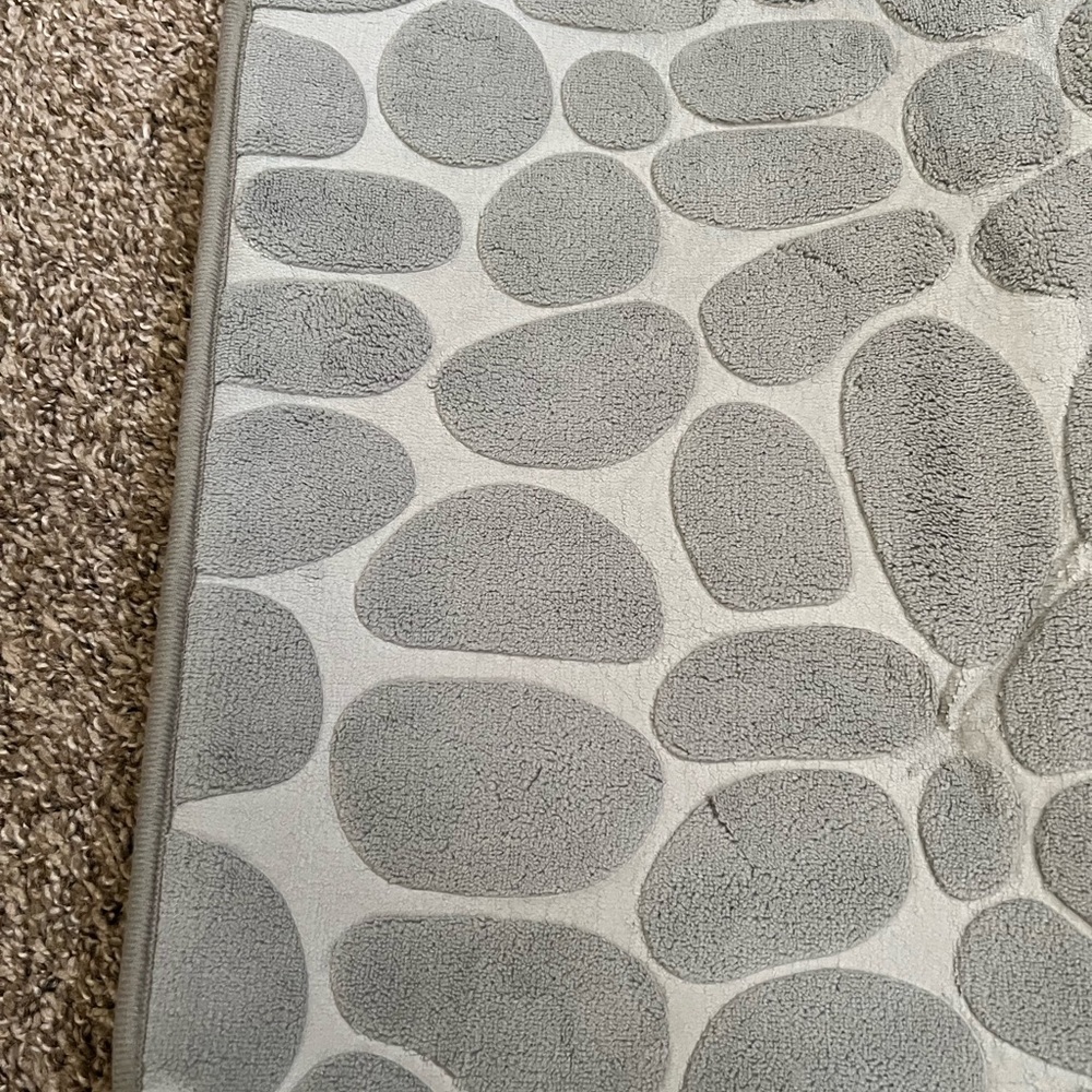 NEW BATHROOM RUG GREY COLOR - Picture 5 of 9
